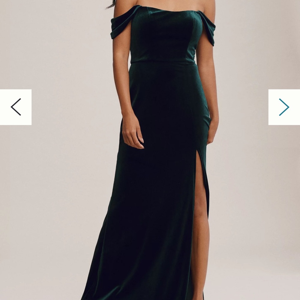 Jenny Yoo | Issa Off-The-Shoulder Stretch Velvet Column Gown in Emerald | Size 2